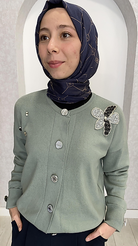 Omzu Çiçek Taş Detaylı Hırka