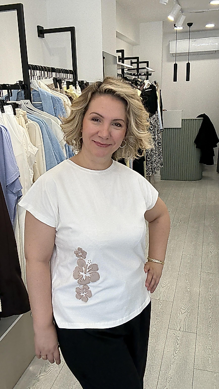 Nakış Detaylı Tişört